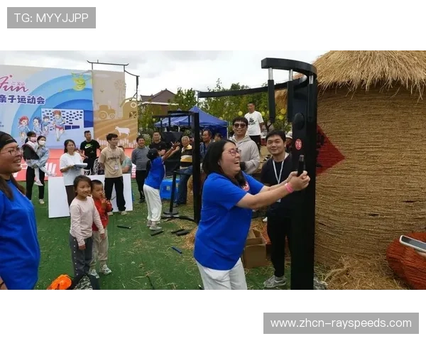 家庭观赛区氛围热烈，山地运动成为亲子户外活动新场景